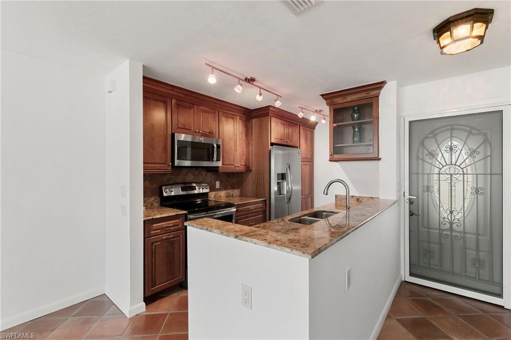 2121 Gulf Shore BLVD N 203 photo 11