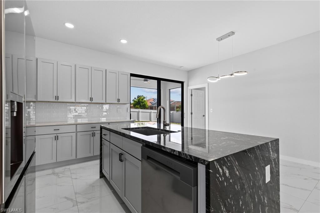 3921 NW 40th LN photo 8
