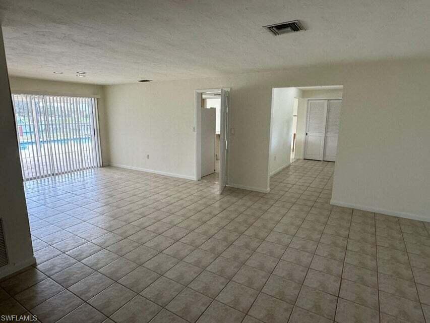 961 Scott DR photo 14