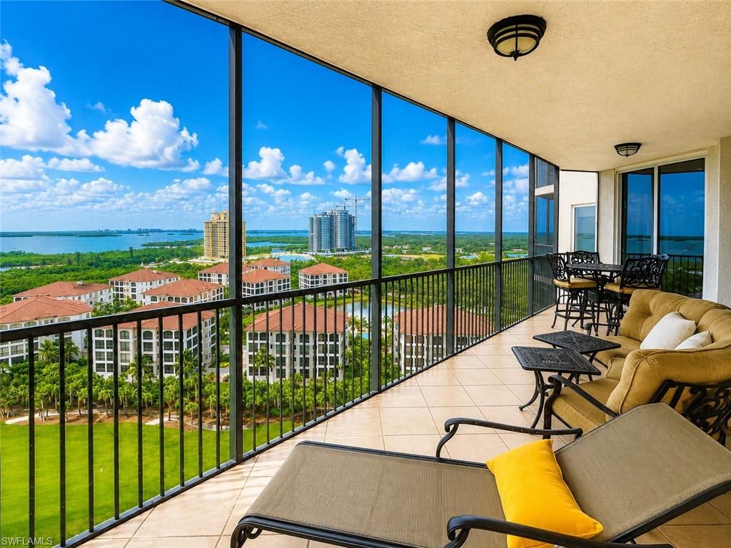 Enormous screened balcony for alfresco dining and lounging