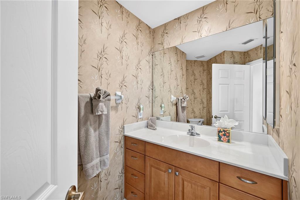20231 Burnside PL 403 photo 23