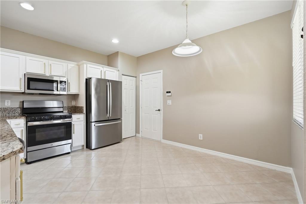 9829 Roundstone CIR photo 17