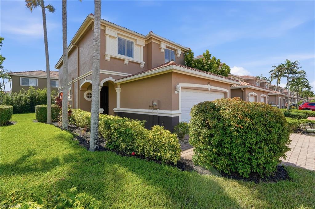 9829 Roundstone CIR