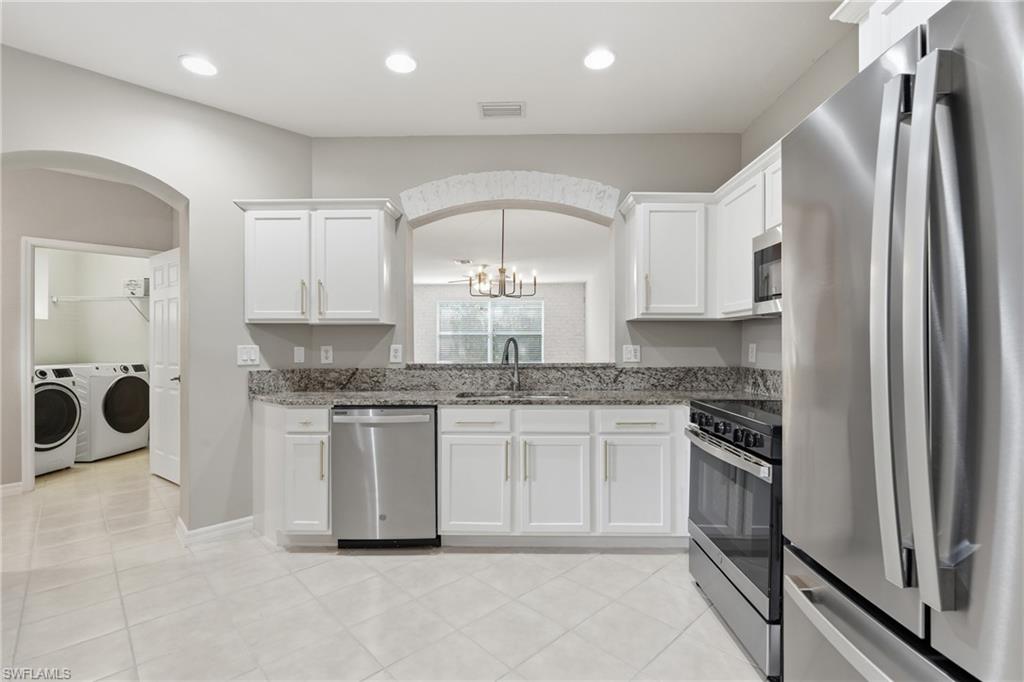9829 Roundstone CIR photo 15