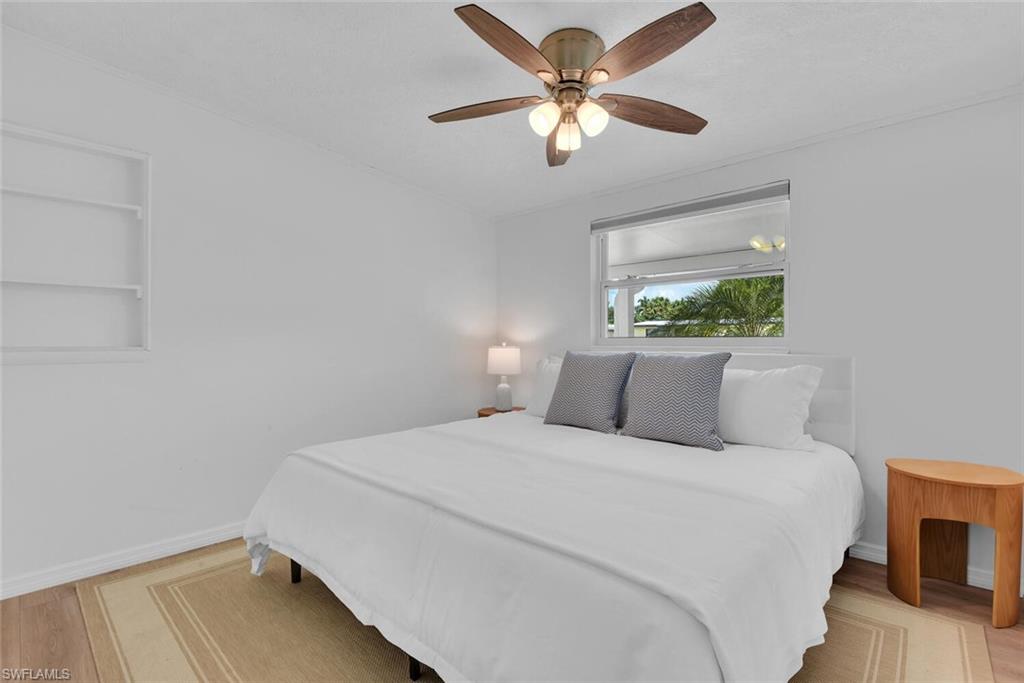 2048 Holiday LN photo 13