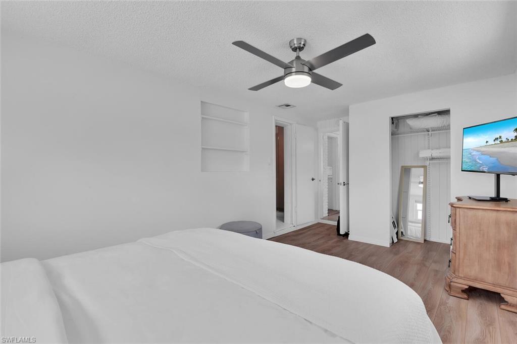 2048 Holiday LN photo 22