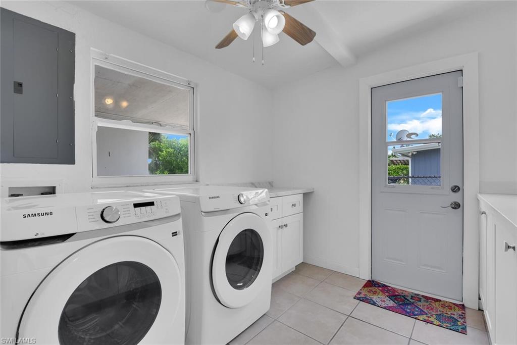 2048 Holiday LN photo 24