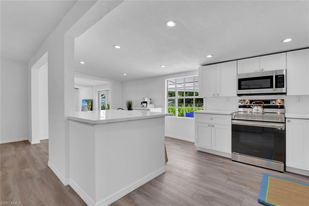 2048 Holiday LN photo 10