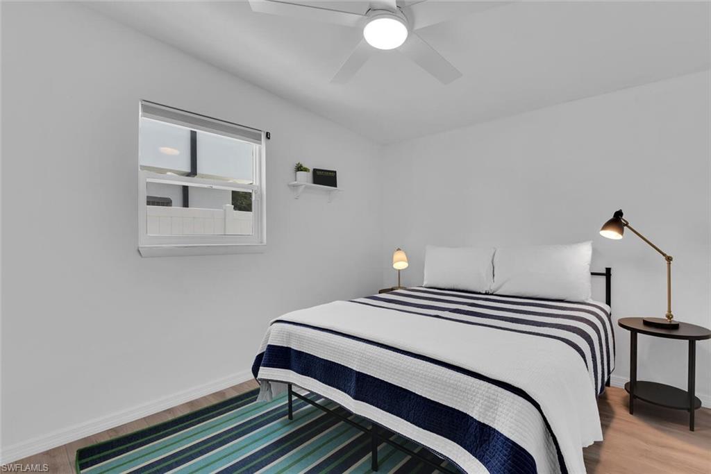2048 Holiday LN photo 18