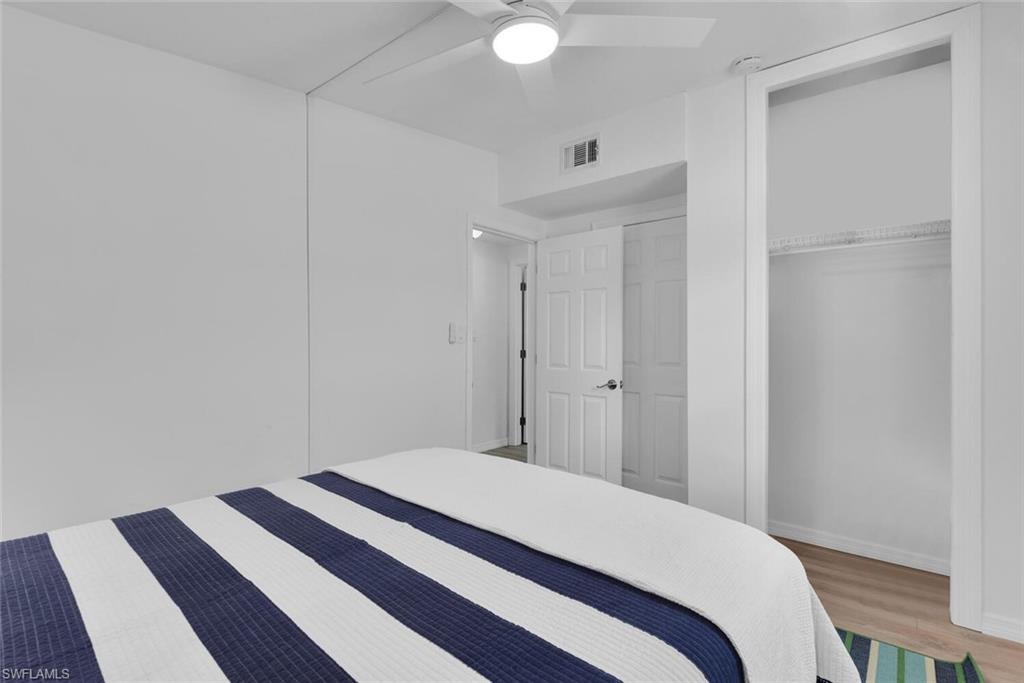 2048 Holiday LN photo 19