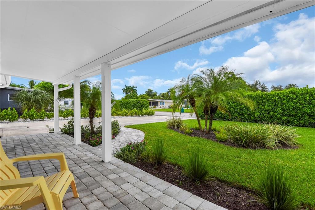 2048 Holiday LN photo 25