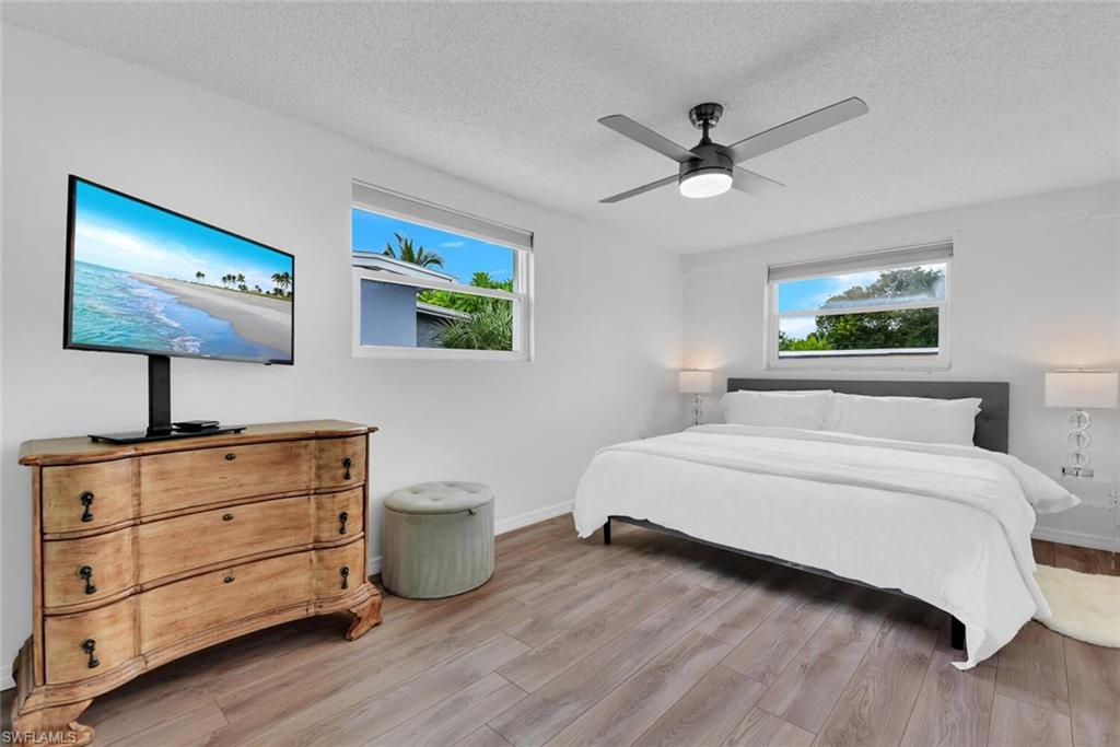 2048 Holiday LN photo 21
