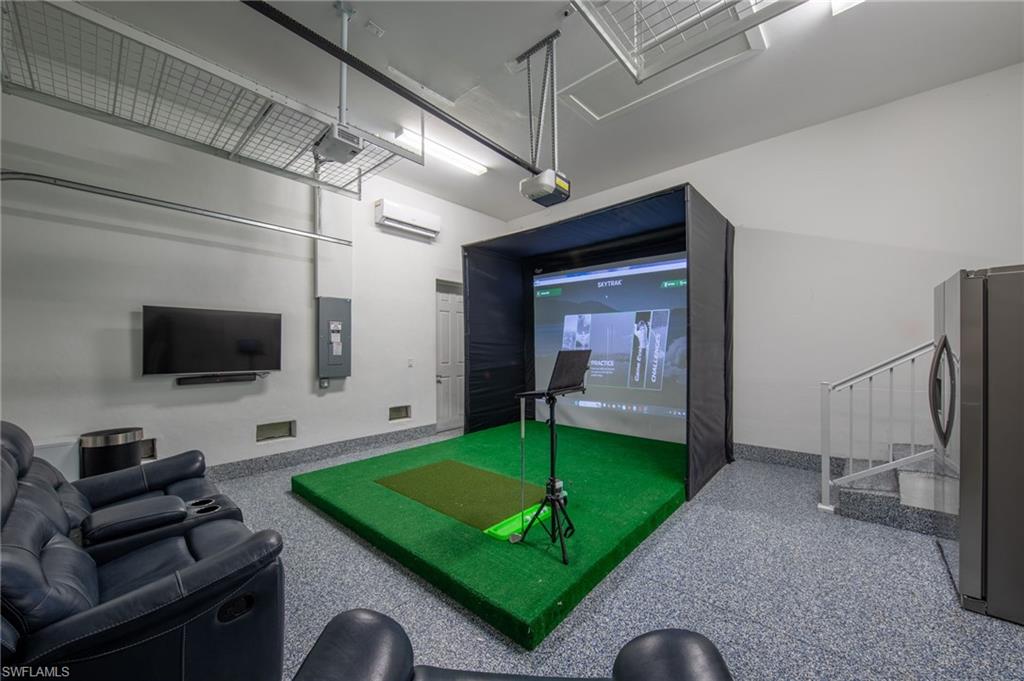 Air conditioned garage / Golf Sim