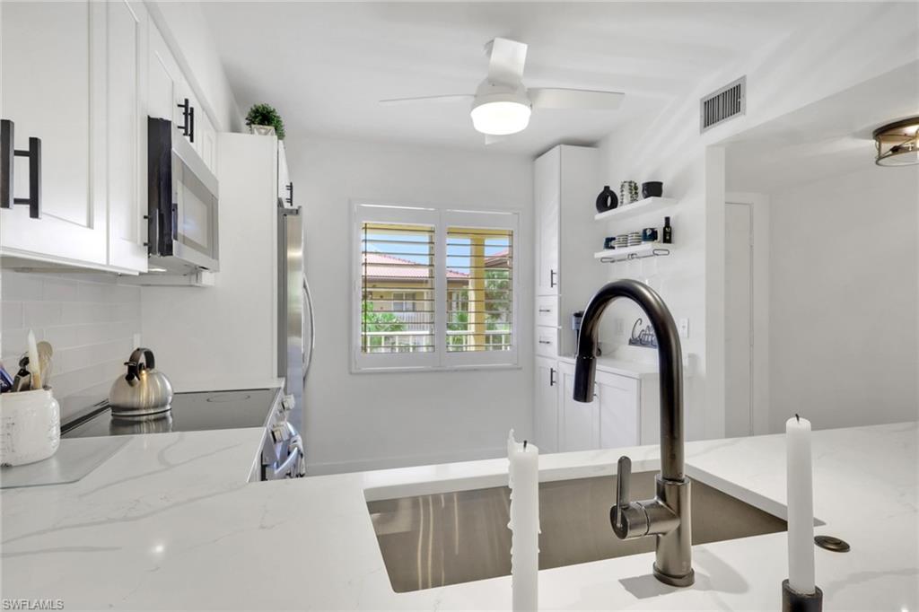 1025 Foxfire LN 303 photo 8