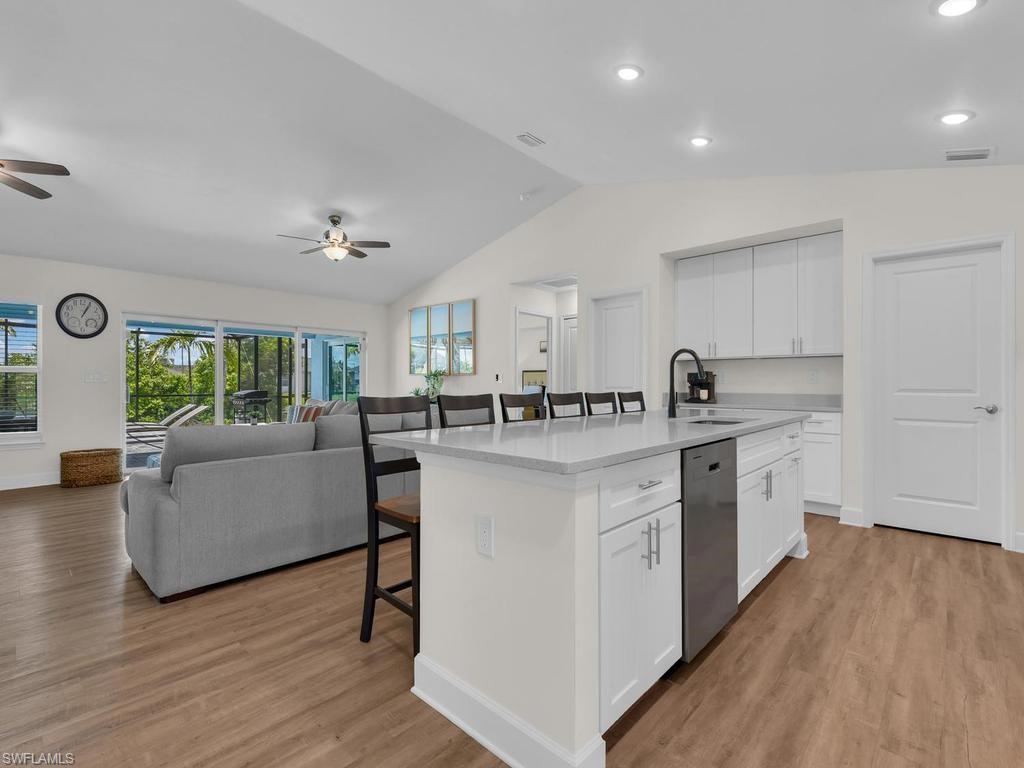 3505 SW 8th CT