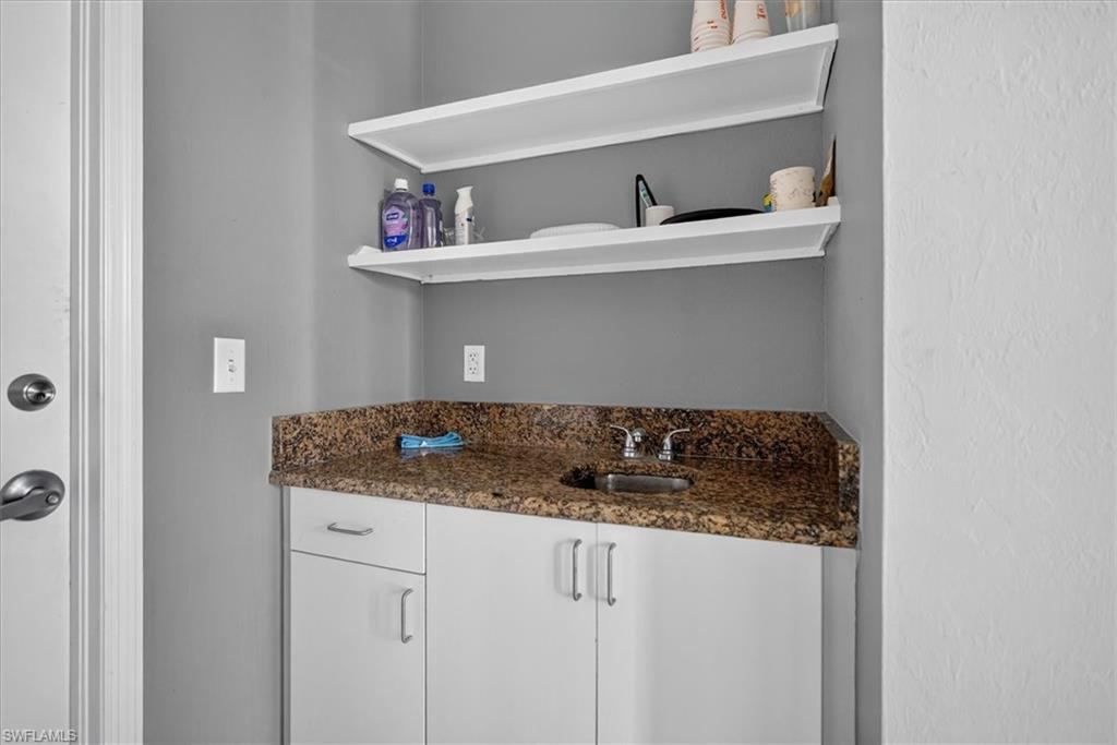 Extra Sink & Storage