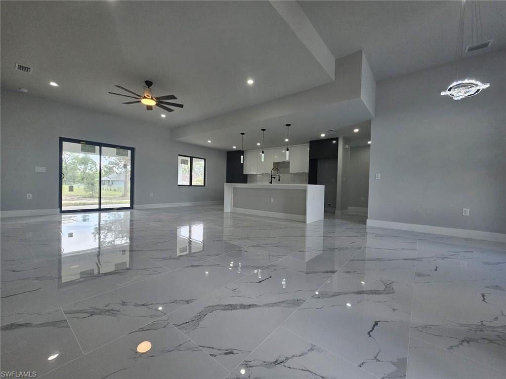 1102 Poinsettia AVE
