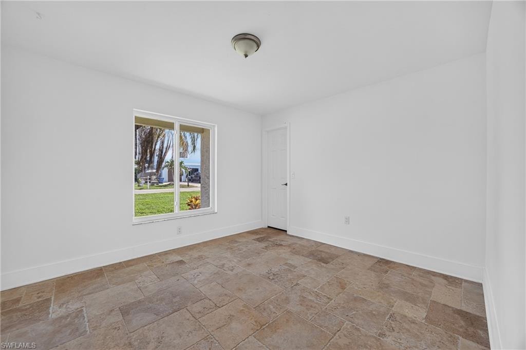 6049 Perthshire LN photo 23