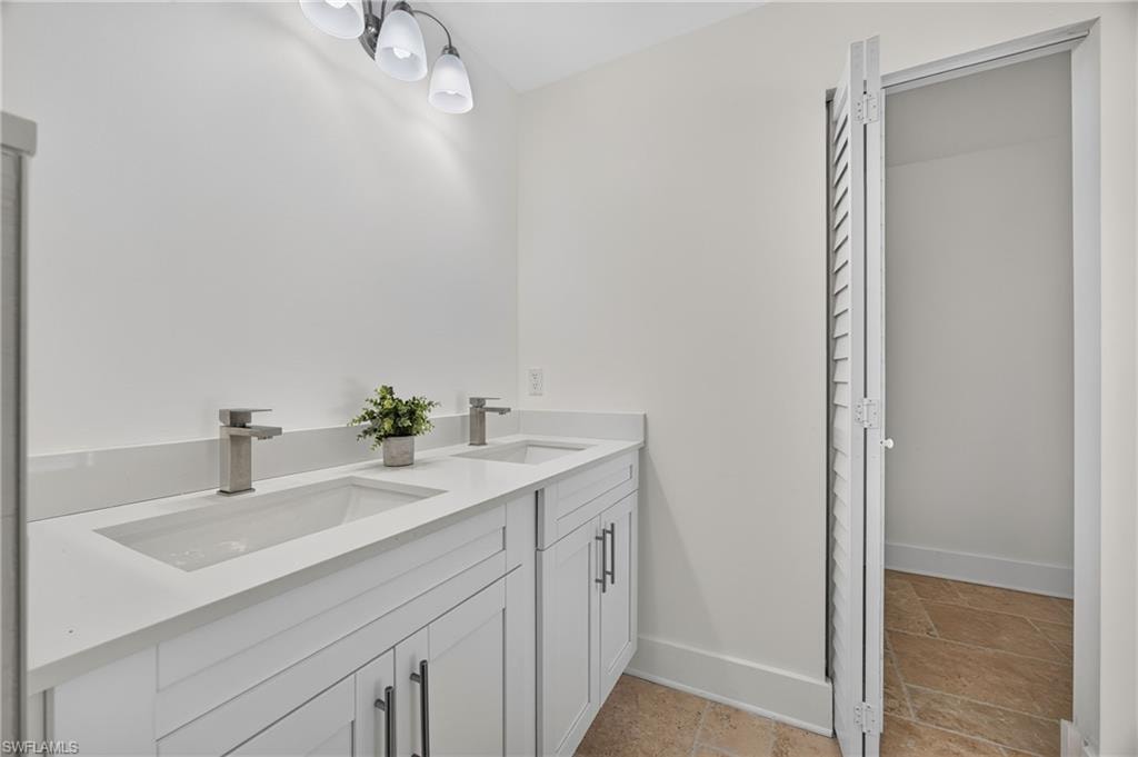 6049 Perthshire LN photo 25