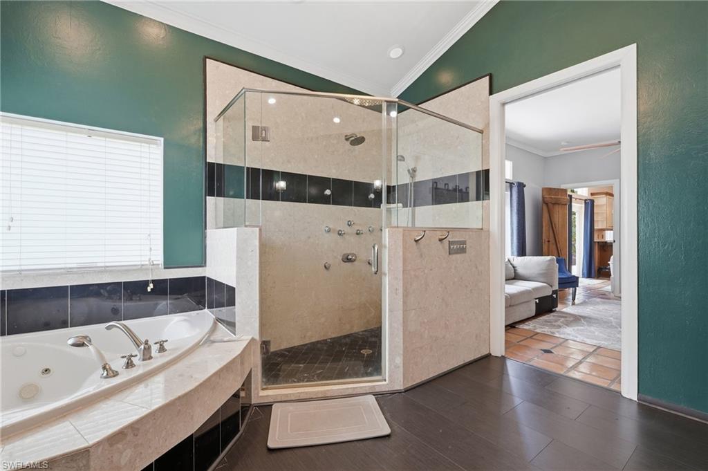 ENSUITE SPA BATH...