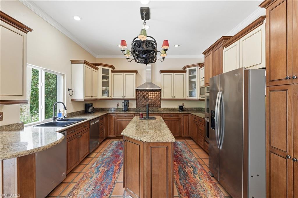 EXPANSIVE KITCHEN...CUSTOM DESIGNED.