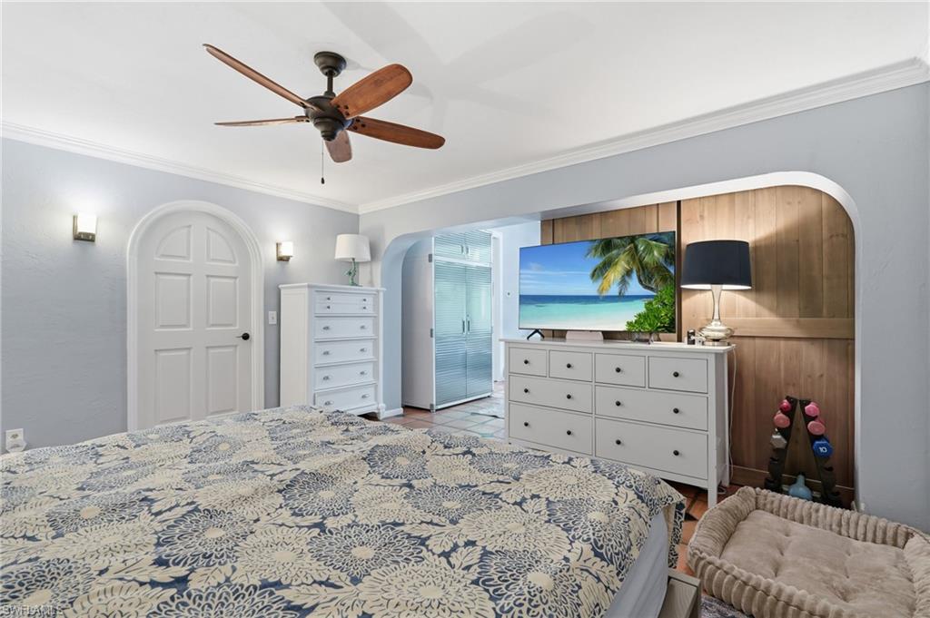 PRIMARY BEDROOM SUITE