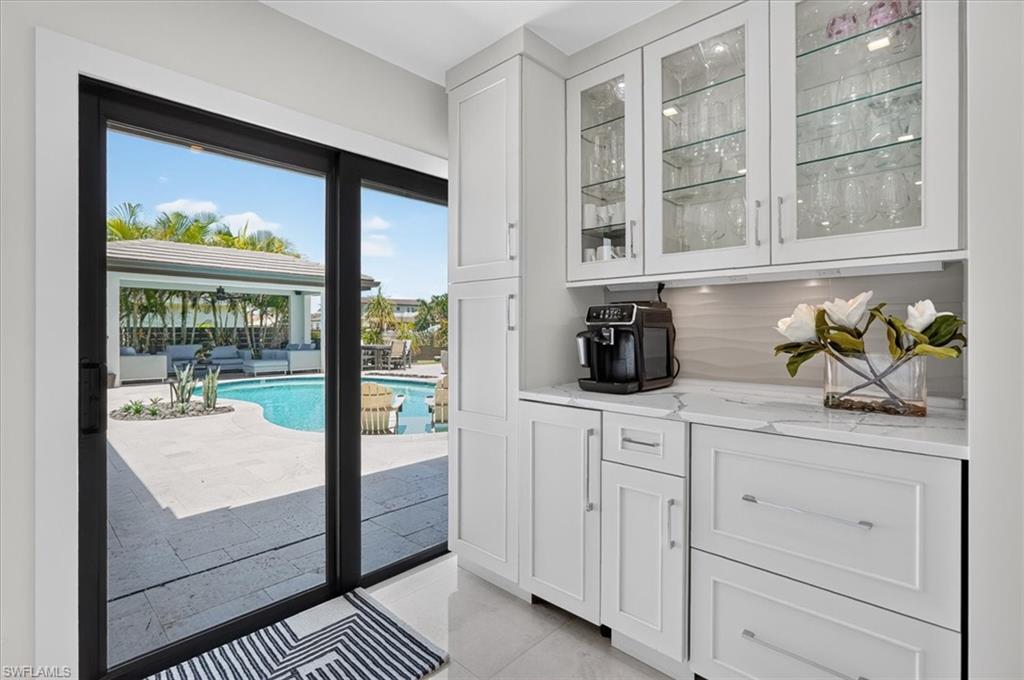 Dry bar with ice maker