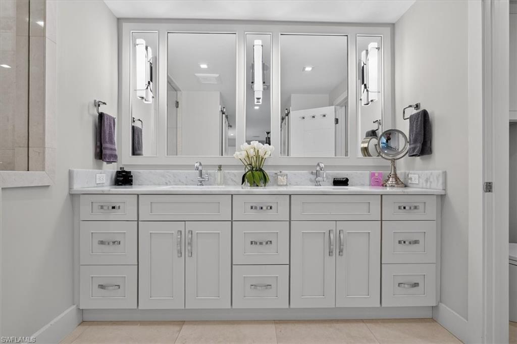 Primary lower bath with dual sinks