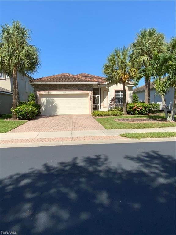 2565 Deerfield Lake CT