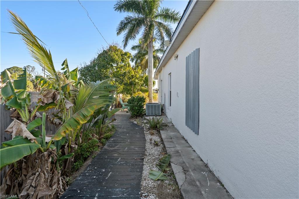 2025 NW 7th TER photo 33