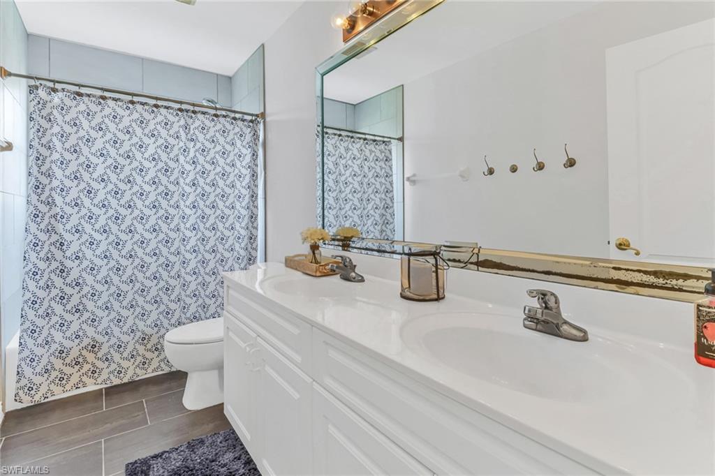 Guest bath (upstairs)