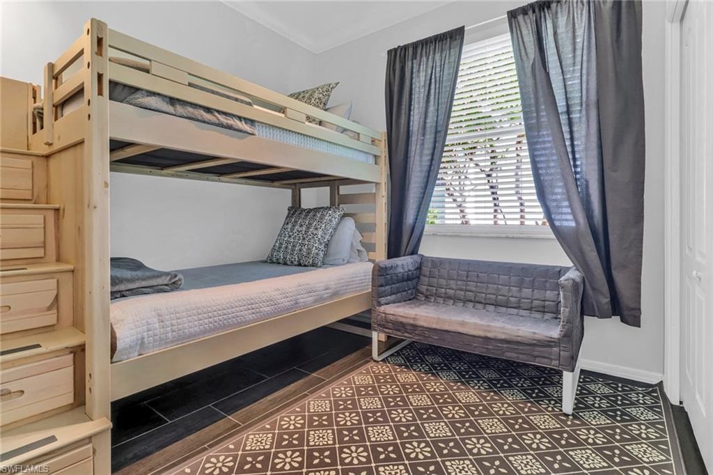 Guest bedroom (downstairs)