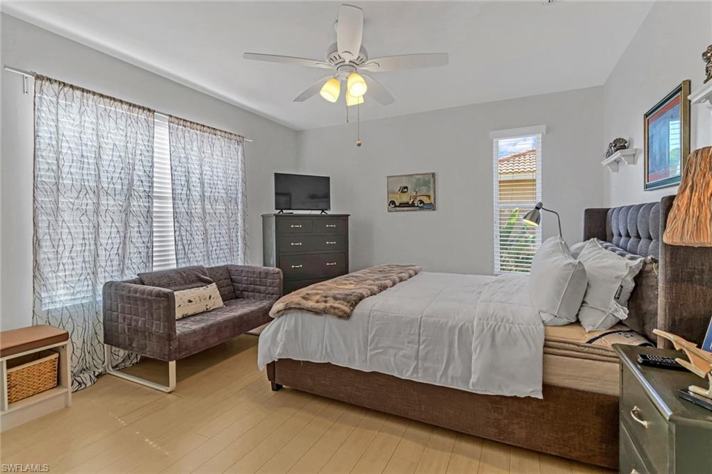 Guest bedroom (upstairs)