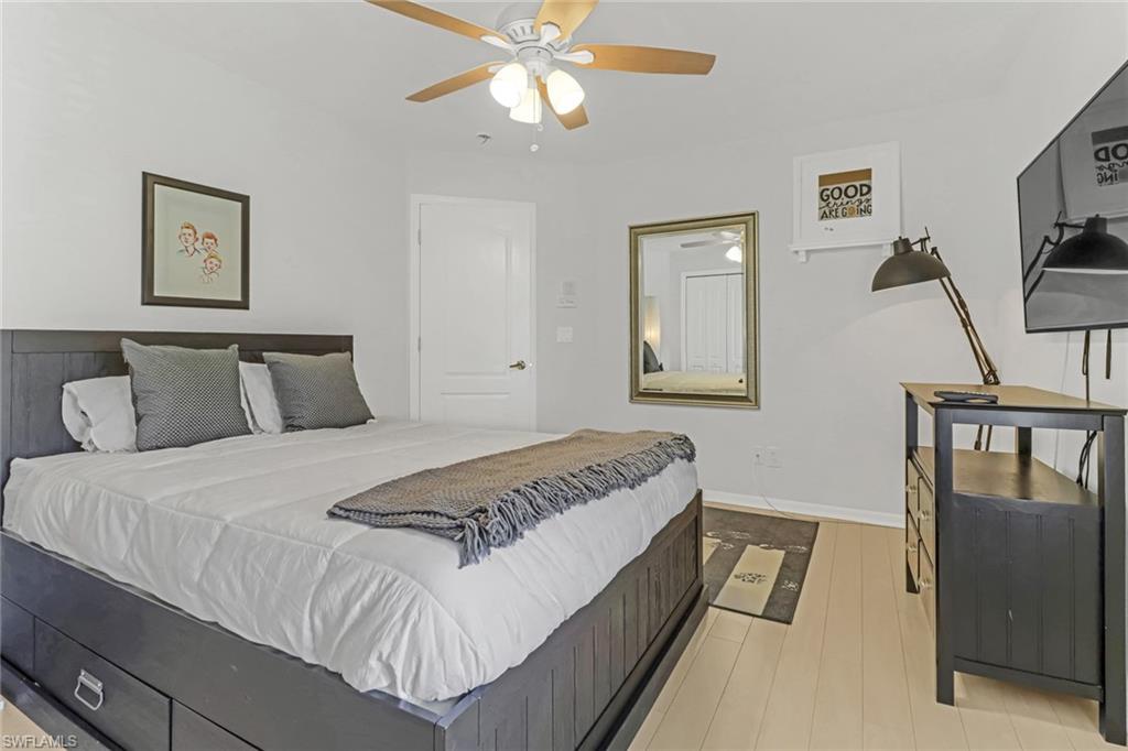 Guest bedroom (upstairs)