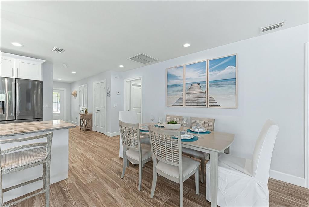 DINING TABLE + BREAKFAST BAR