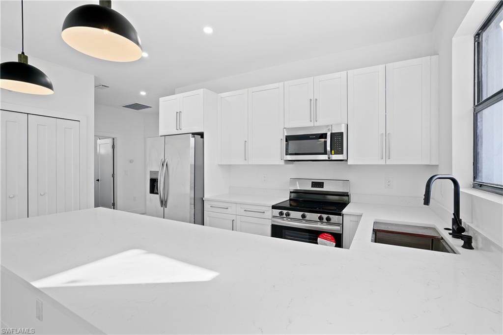322 Loire AVE S photo 16
