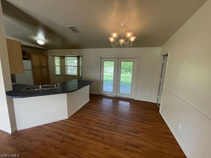 445 Candlewick CIR W photo 6