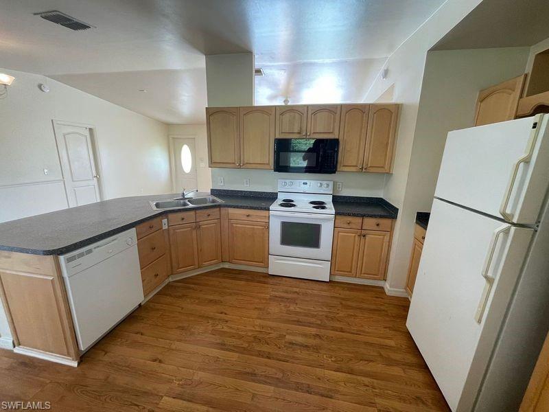 445 Candlewick CIR W