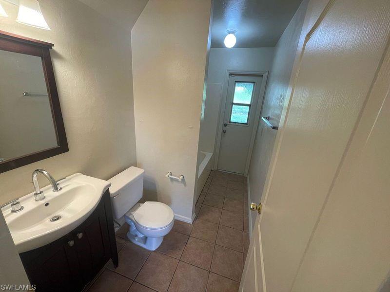 445 Candlewick CIR W photo 14