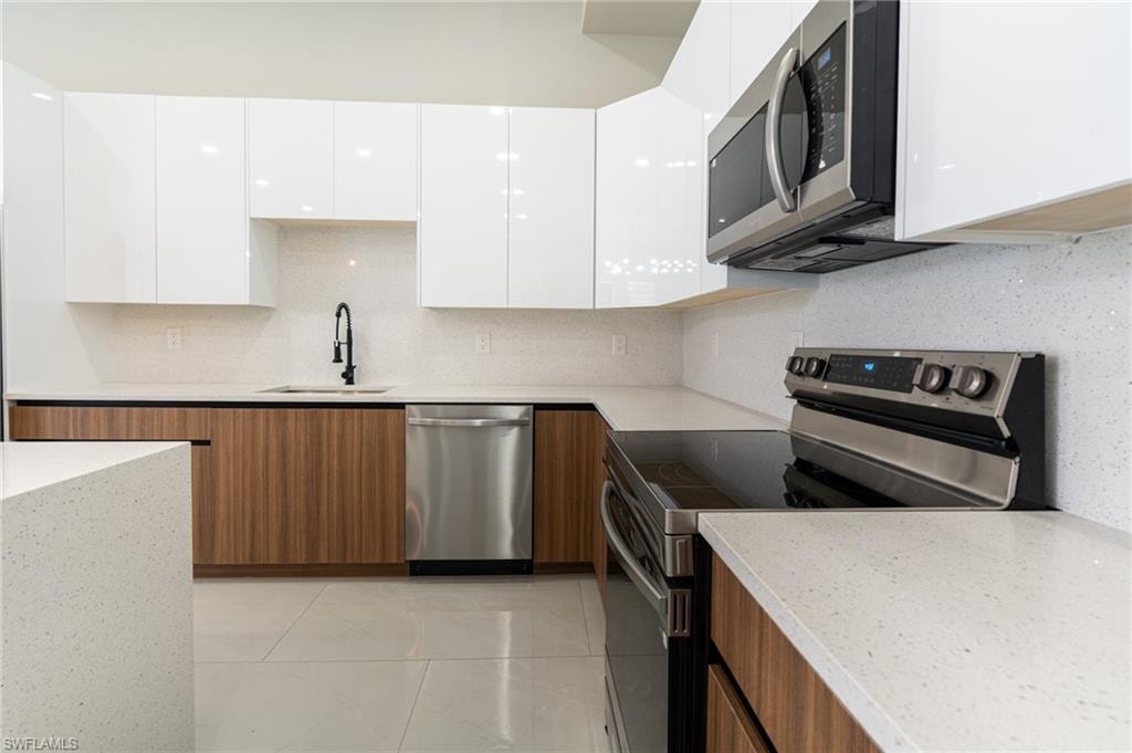 1015 Bagget ST E photo 13
