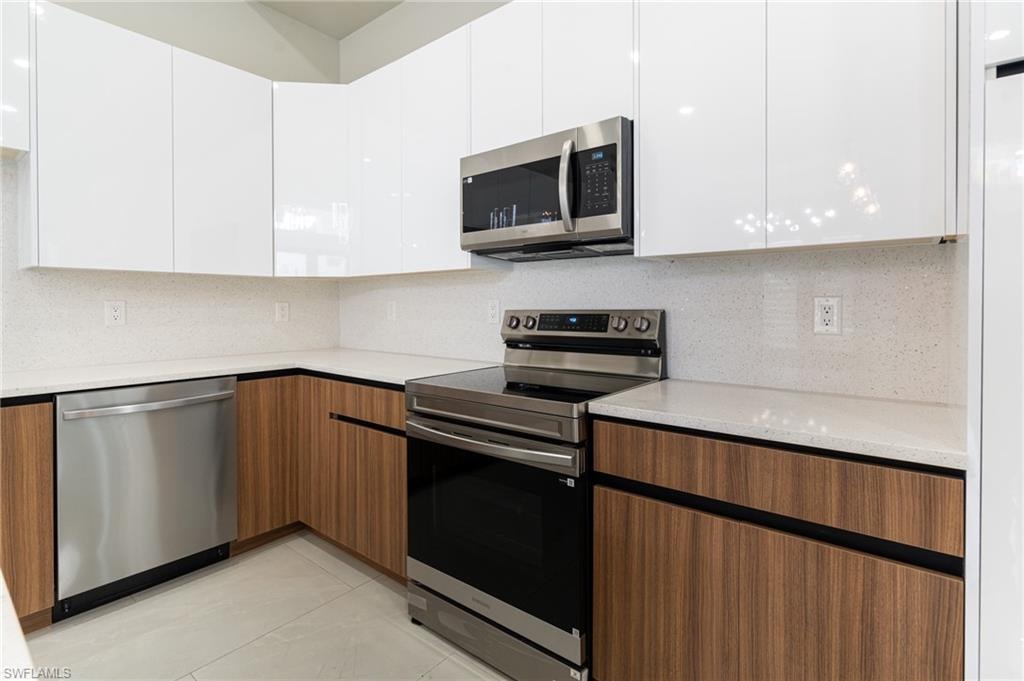 1015 Bagget ST E photo 12