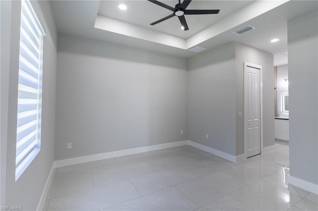 1015 Bagget ST E photo 25