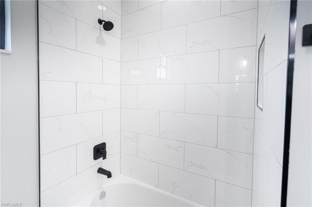 1015 Bagget ST E photo 21