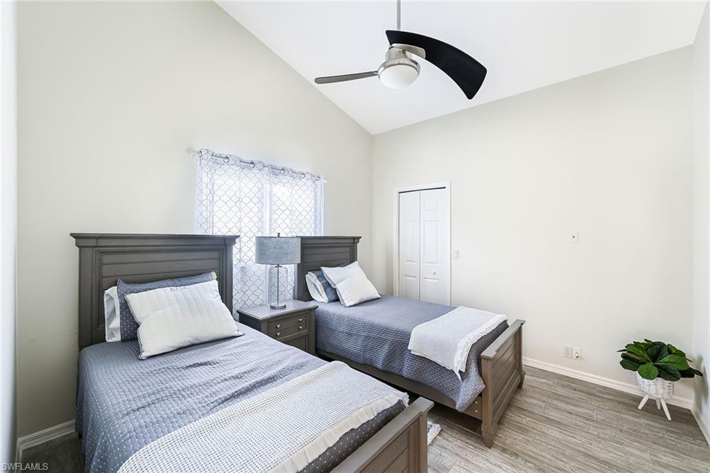 589 Lambton LN photo 16