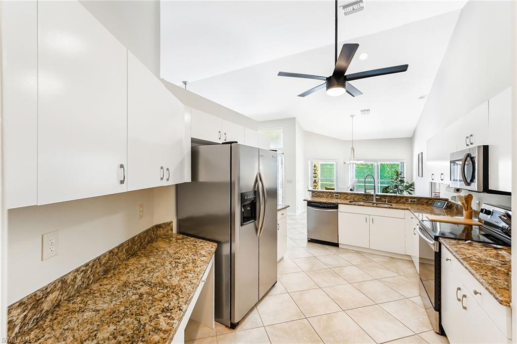 589 Lambton LN photo 8