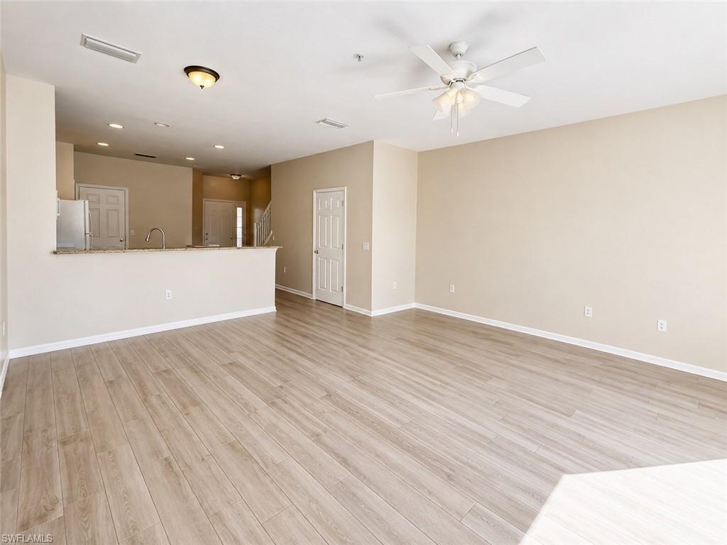 912 Hampton CIR 92