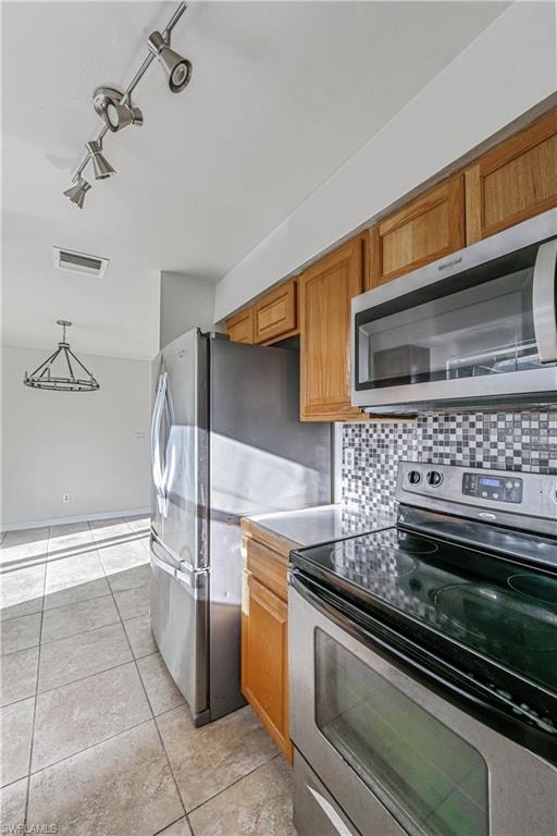 208 Norwich AVE photo 23
