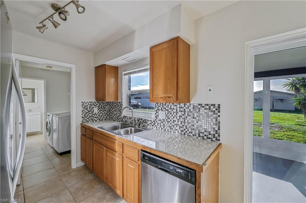208 Norwich AVE photo 7