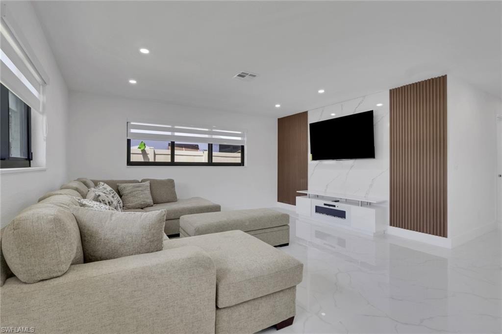 4943 Pelican BLVD