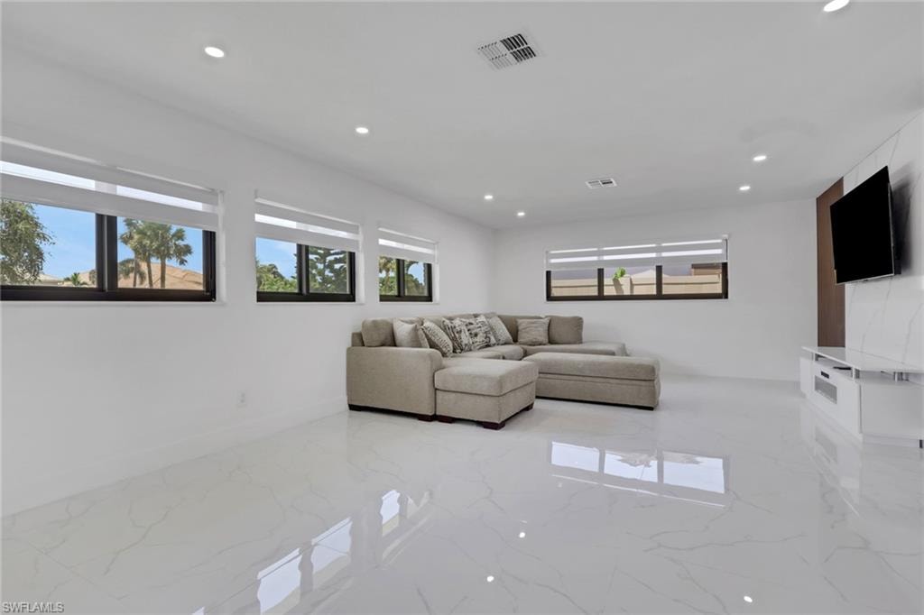 4943 Pelican BLVD